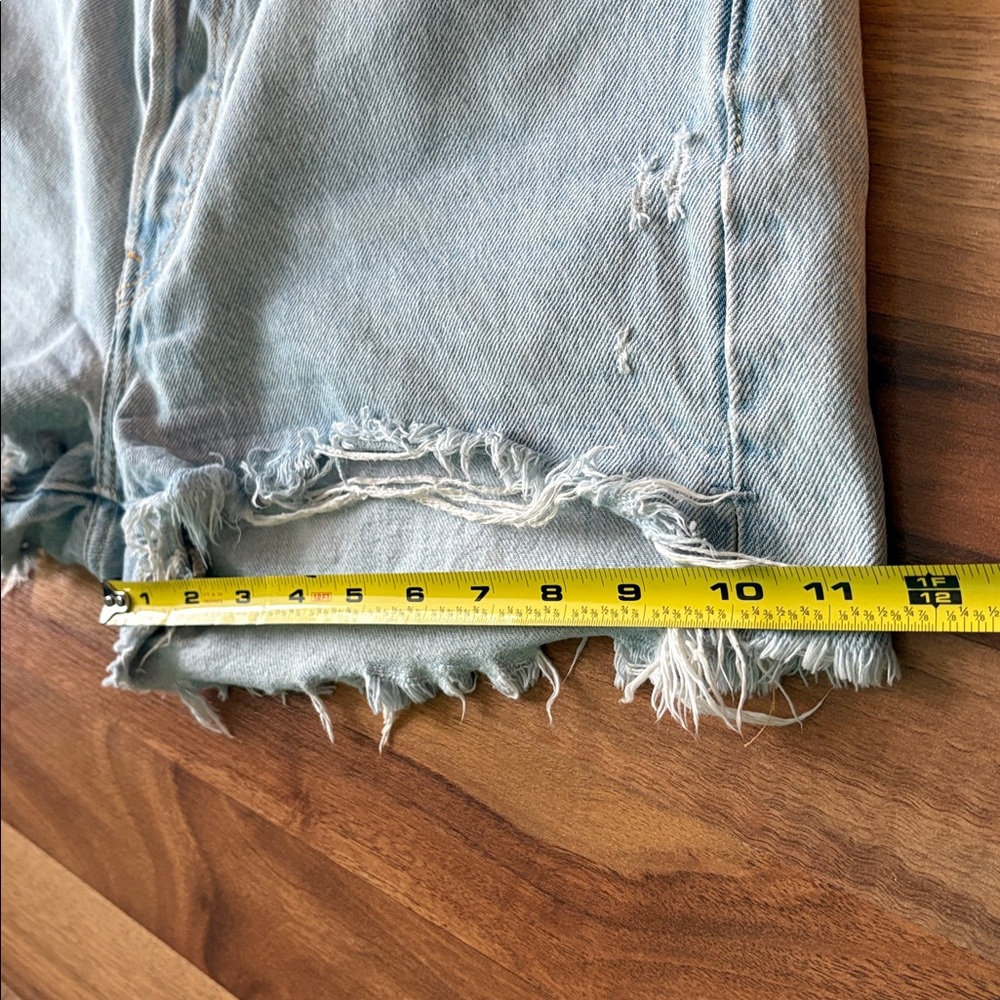 Levi's 501 Woman’s Size W29 Light Blue Distressed Jean Shorts - Picture 15 of 15